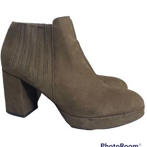 Eileen fisher Nubuck chunky suede ankle bootie 9